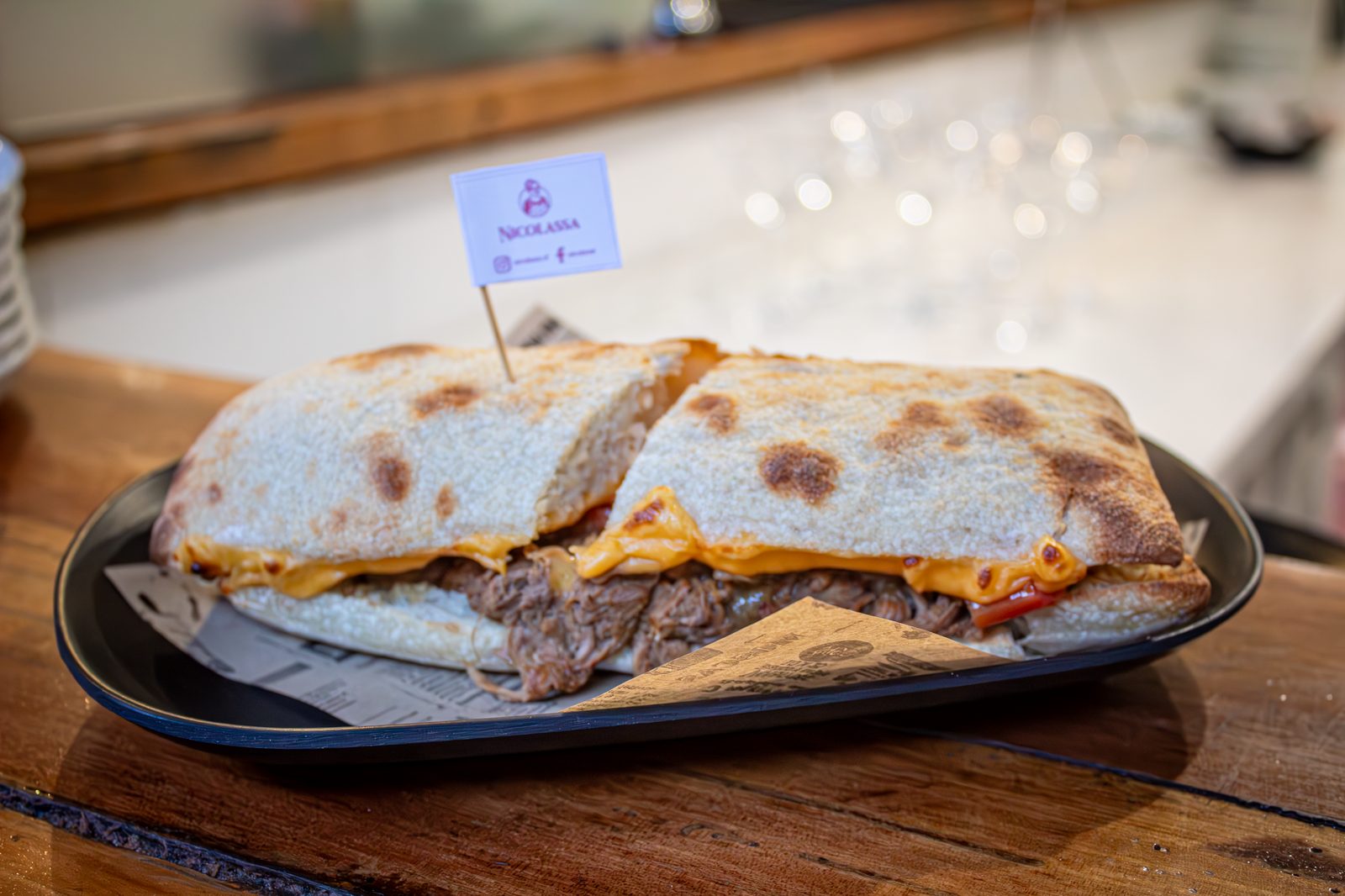 Sandwich Princesa Renata real Patio Nicolassa — carne mechada, queso, ciabatta artesana